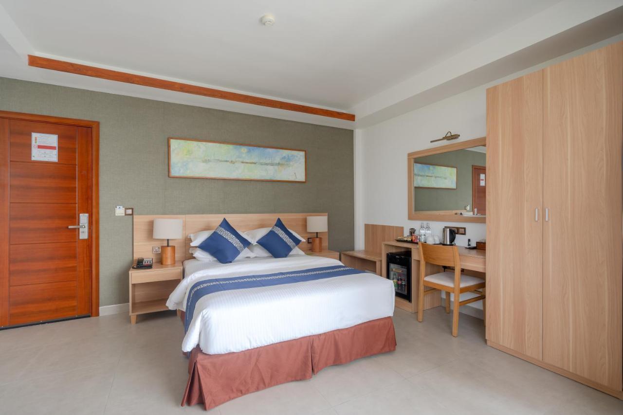 Ayala Oceanview Maldives Hotel Gulhi Exterior photo