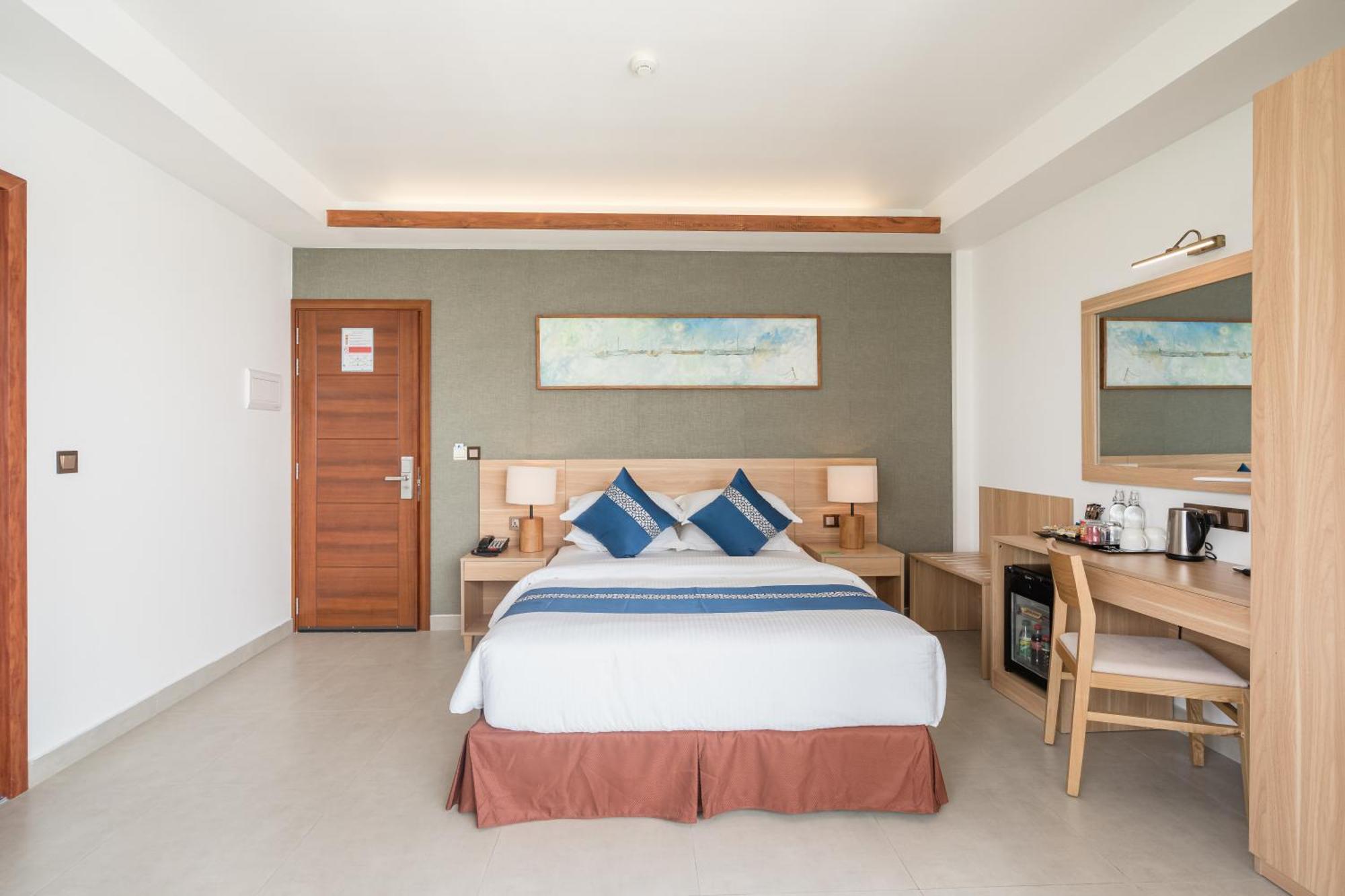 Ayala Oceanview Maldives Hotel Gulhi Exterior photo